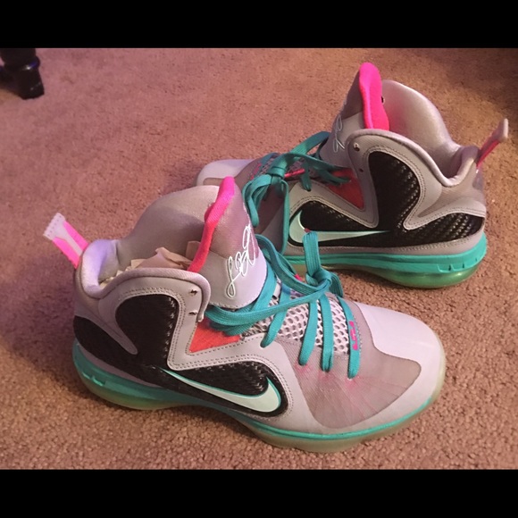 LeBron South Beach π₯ - Picture 4 of 7
